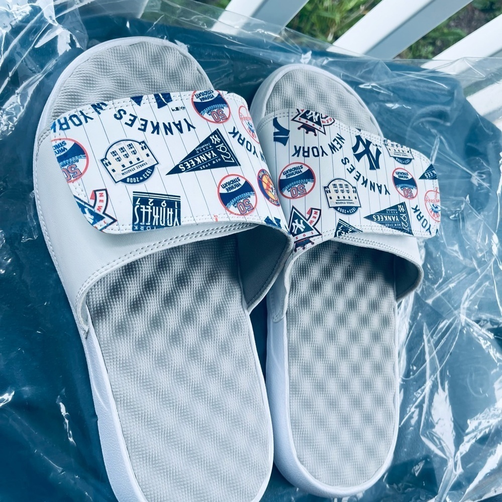 News Yankees Cooperstown Loudmouth Slides - Picture 4 of 7